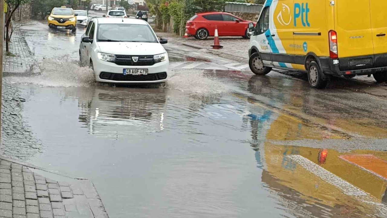 Bodrum’da güneşli ve sıcak hava, yerini yağmura bıraktı