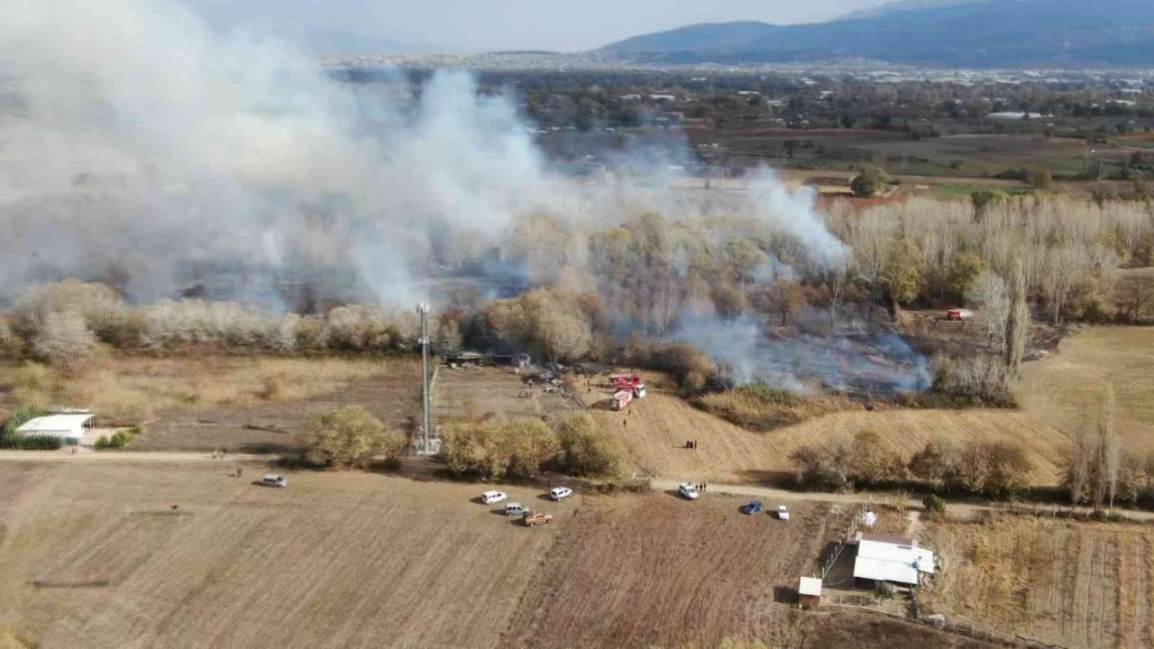 Bursa’da ormanlık alanda korkutan yangın havadan görüntülendi