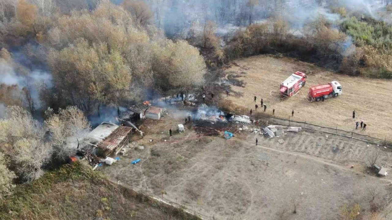 Bursa’da ormanlık alanda korkutan yangın havadan görüntülendi