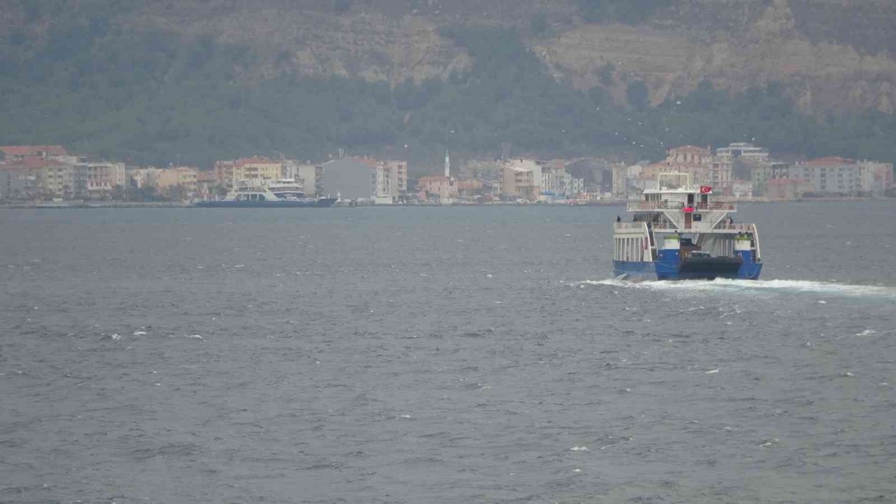 Gökçeada ve Bozcaada’ya yarınki feribot seferlerine fırtına engeli
