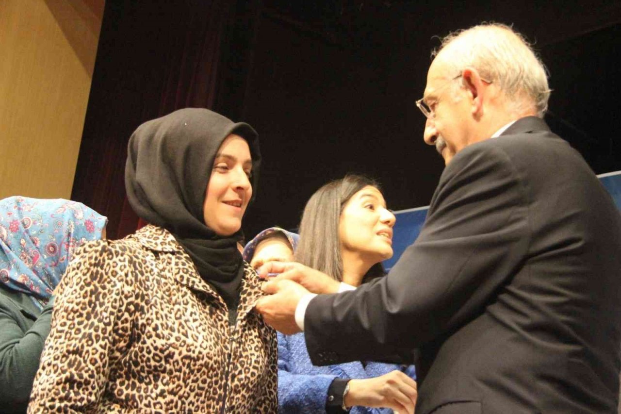 Kılıçdaroğlu: “5’li çete benimle görüşmek için aracı yolluyor”