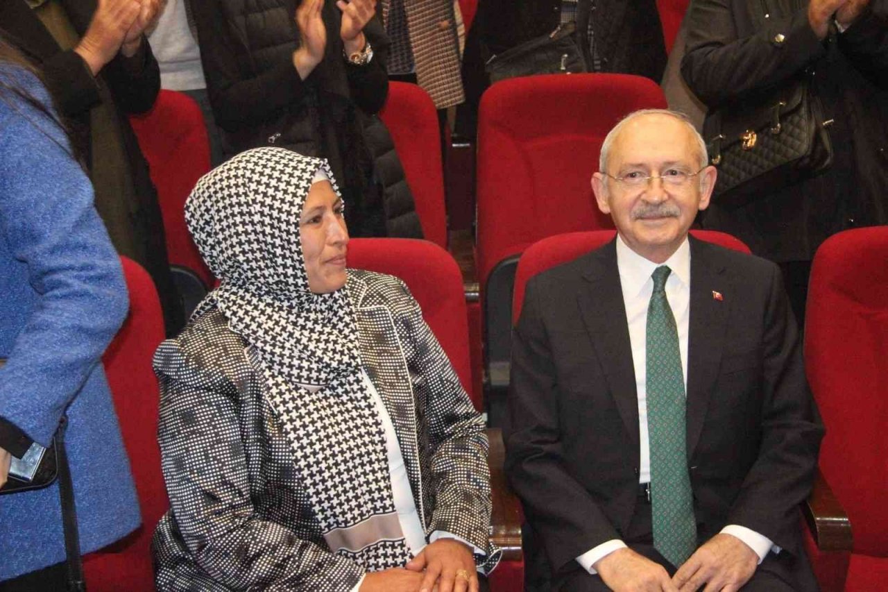 Kılıçdaroğlu: “5’li çete benimle görüşmek için aracı yolluyor”