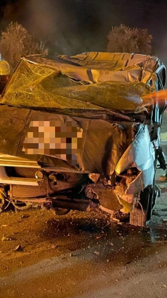 Takla atan minibüsteki 2 kişi yaralandı