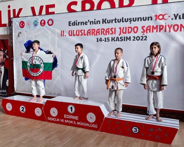 Yunusemreli judocular uluslararası turnuvada kürsüde