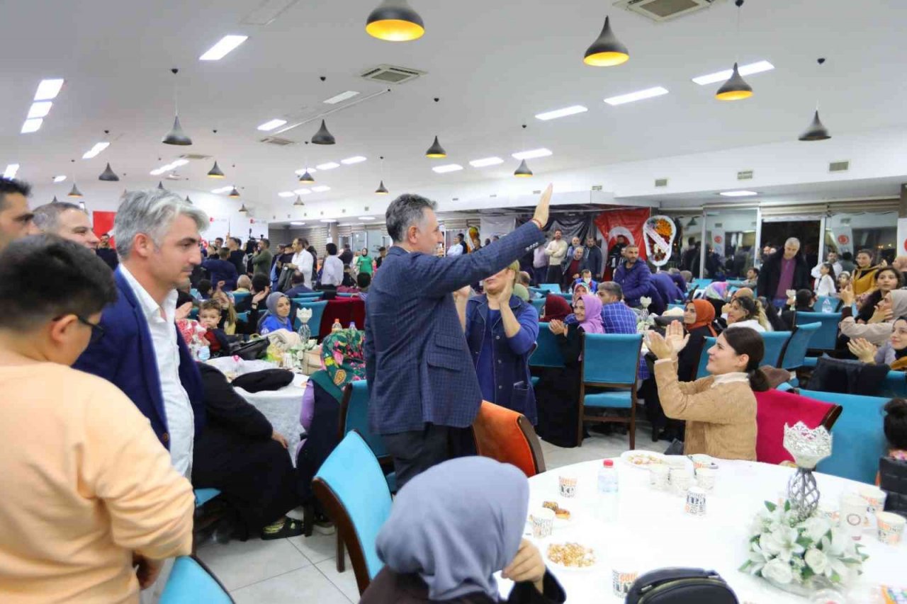 Erzurumlulardan Başkan Sandal’a meşaleli karşılama