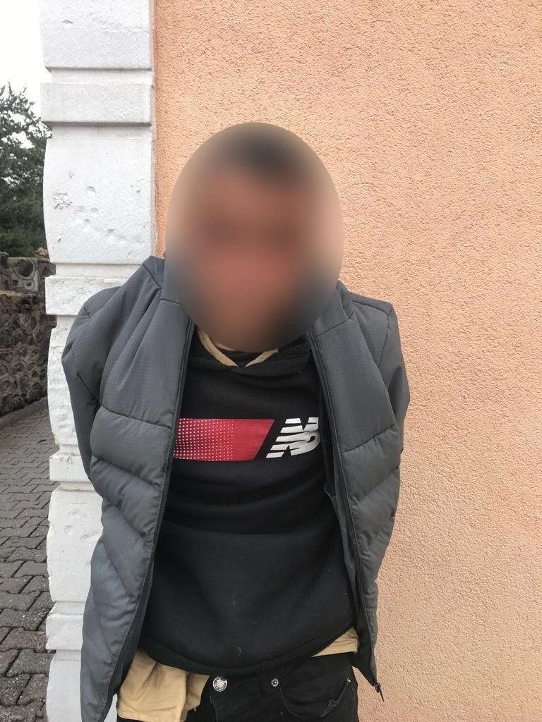 İran sınırından Türkiye’ye giren 2 teröristten biri canlı olarak ele geçirildi