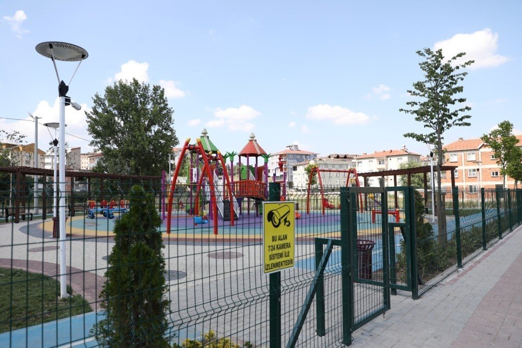 İnegöl’de parklar 24 saat gözetim altında