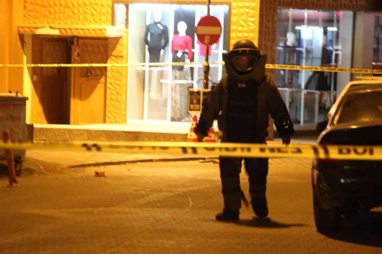 Otopark girişinde şüpheli çanta alarmı