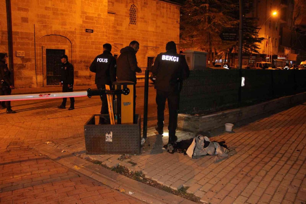 Otopark girişinde şüpheli çanta alarmı