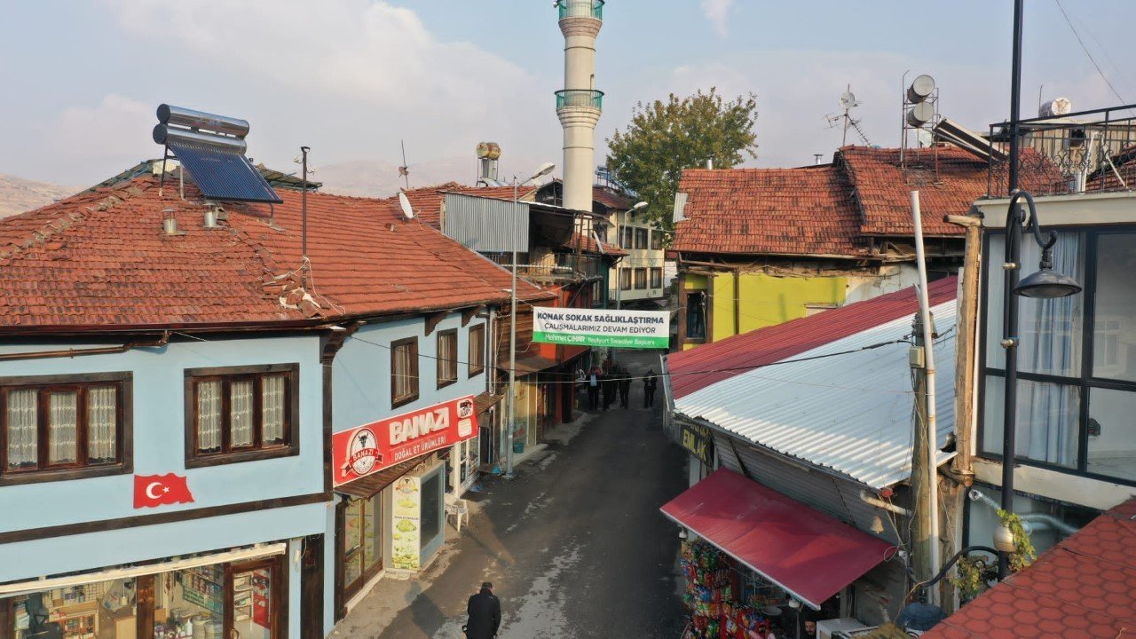 Konak’ın geleneksel yapıları ‘sokak sağlıklaştırma’ projeleriyle aslına kavuşuyor