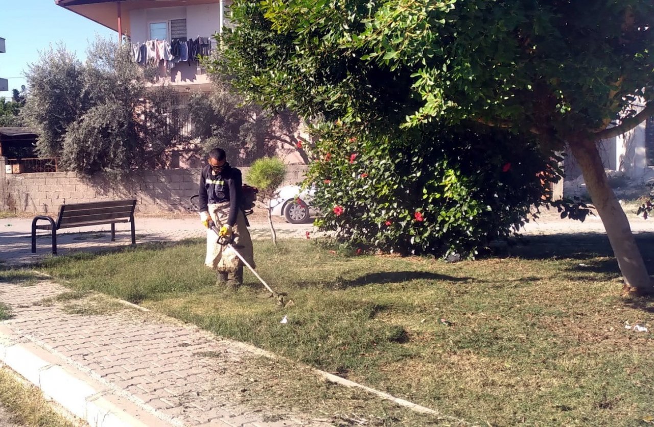 Akdeniz’de park ve yeşil alanlar elden geçiriliyor