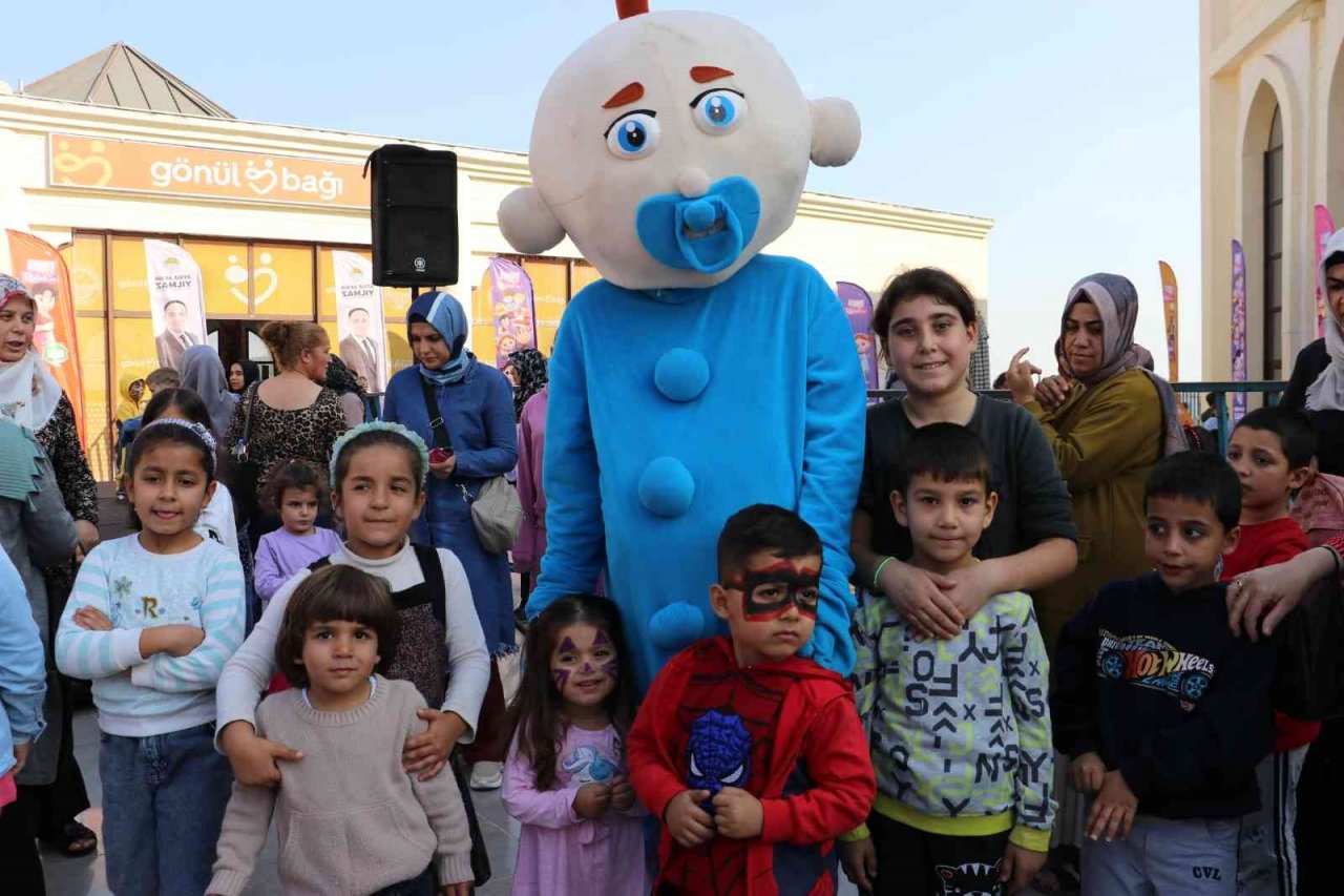 Toroslar’da çocuk şenliği tüm hızıyla sürüyor