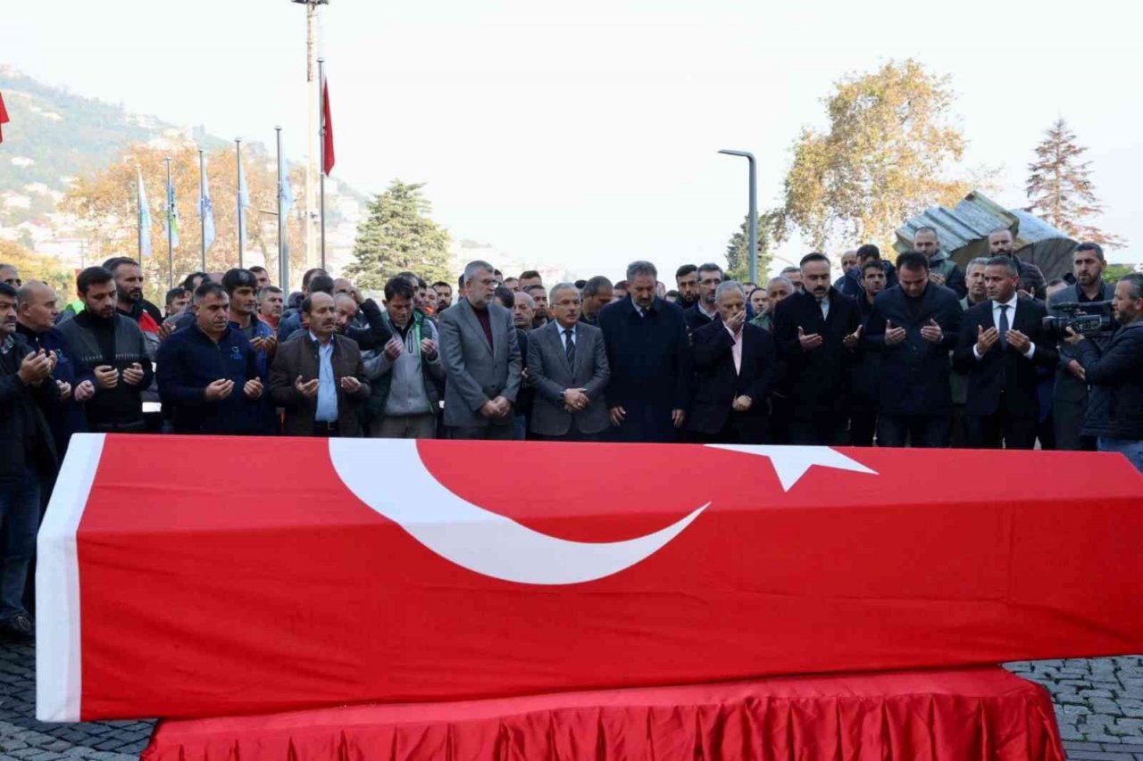 Köpek saldırısı sonucu hayatını kaybeden temizlik işçisi toprağa verildi