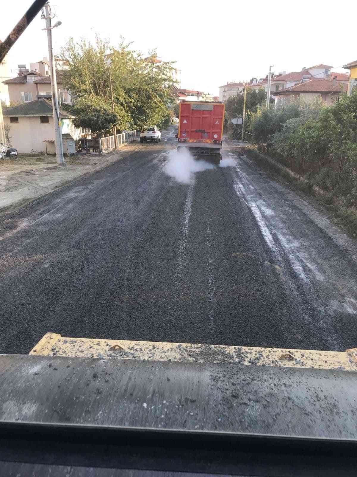 Ortaca Belediyesi yol yenileme çalışmalarını sürdürüyor