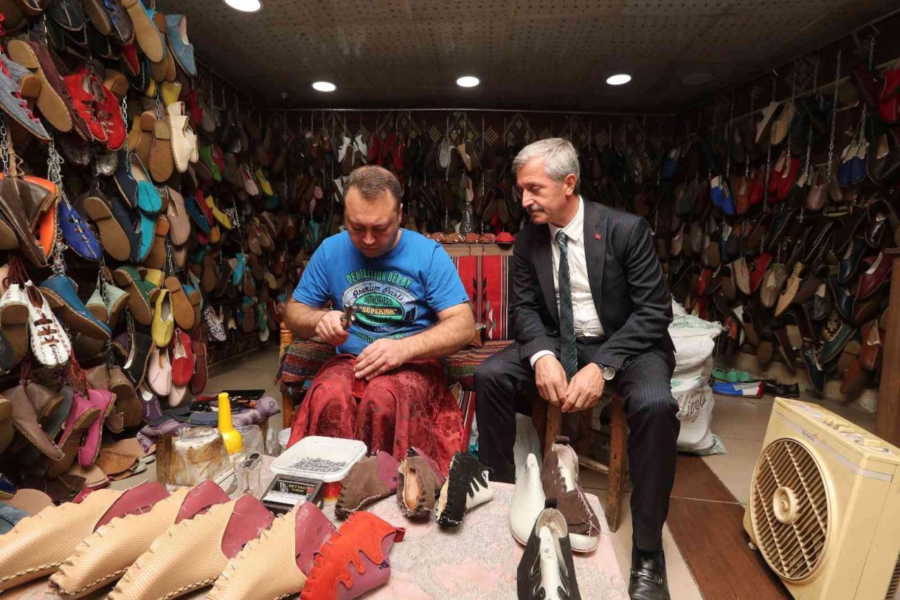 Tahmazoğlu, esnafla bir arada