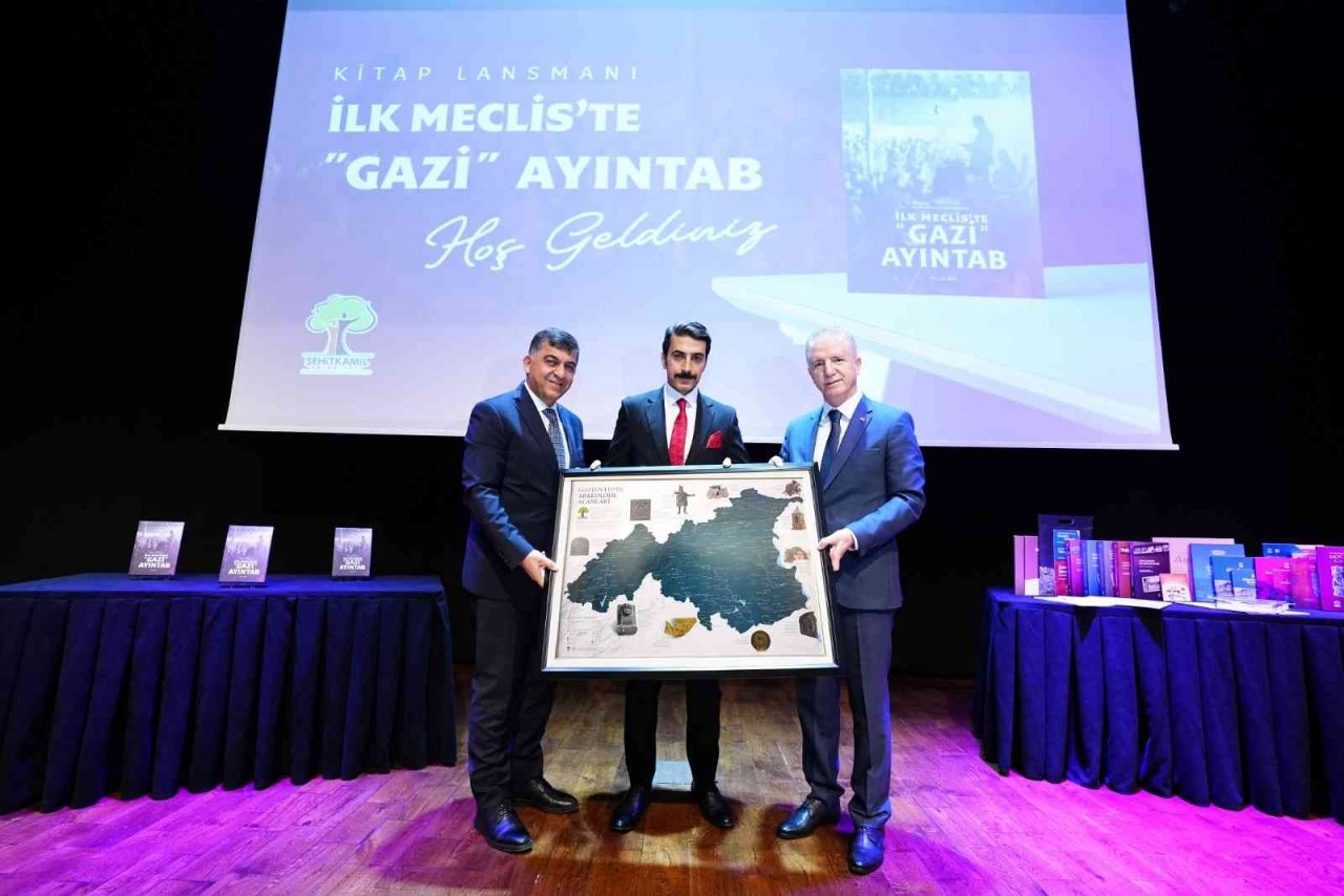 Başkan Fadıloğlu, 34. kültür-sanat eserini tanıttı
