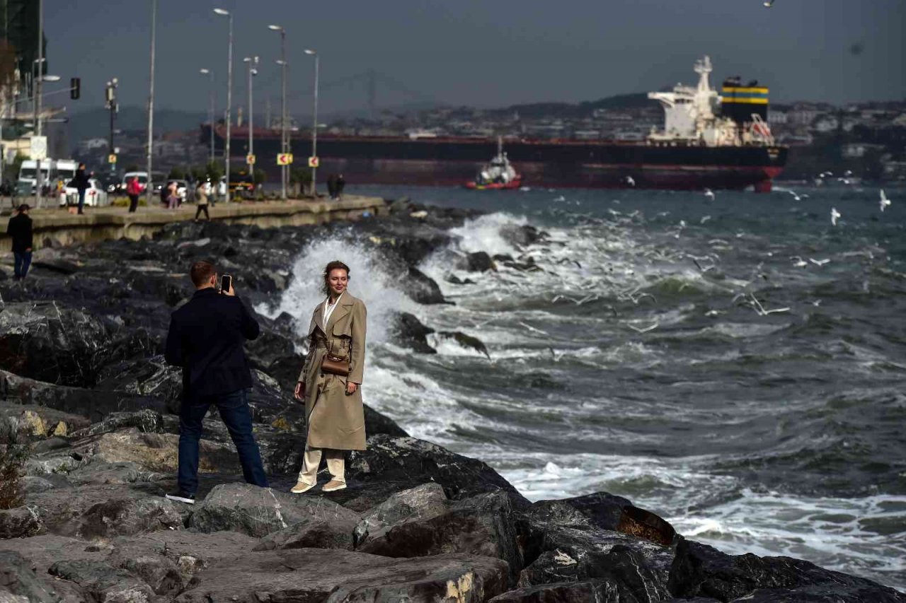 İstanbul’da şiddetli lodos etkili oluyor