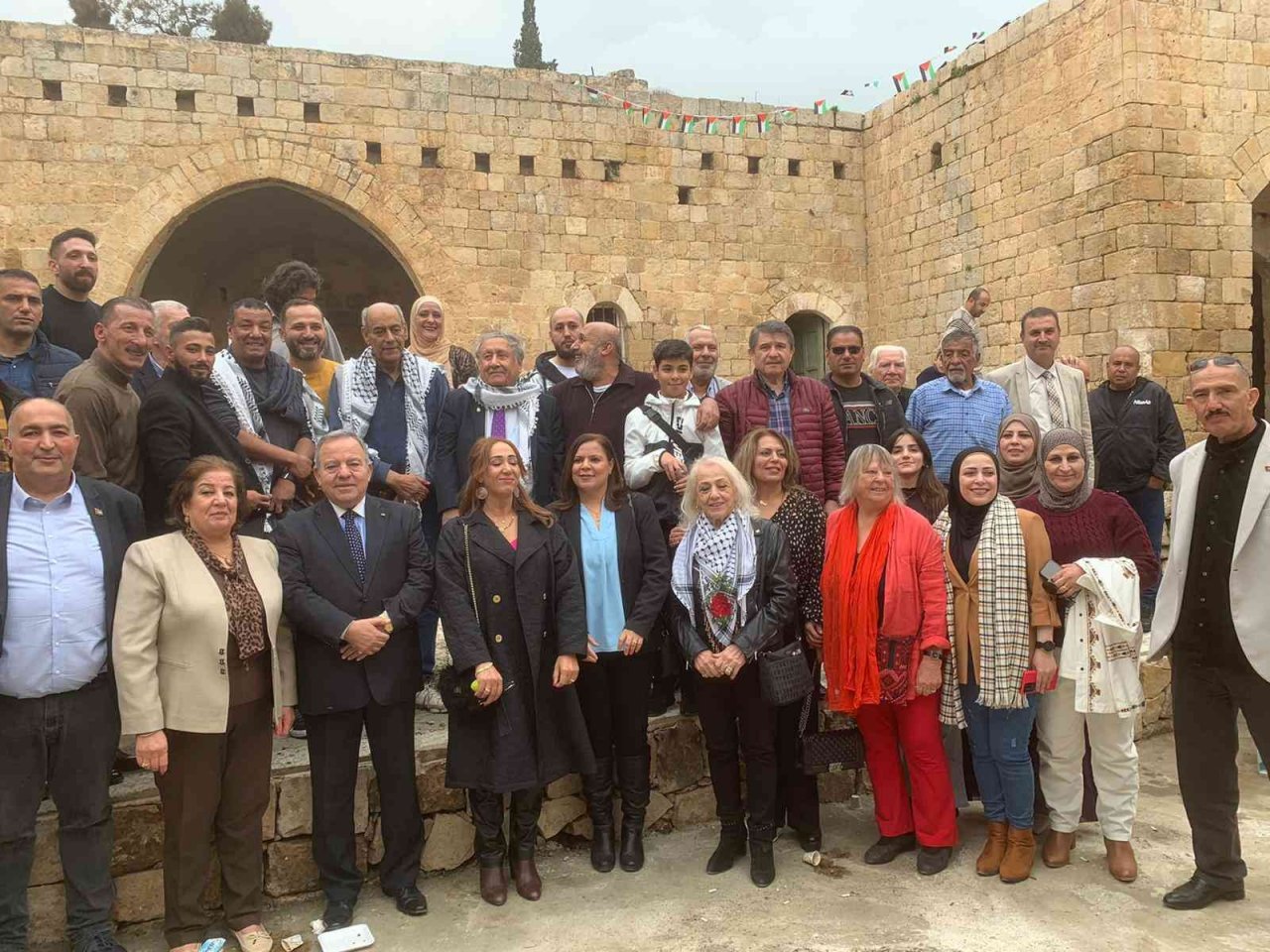 AK Parti’li Tanrıverdi’ye Filistin’den plaket