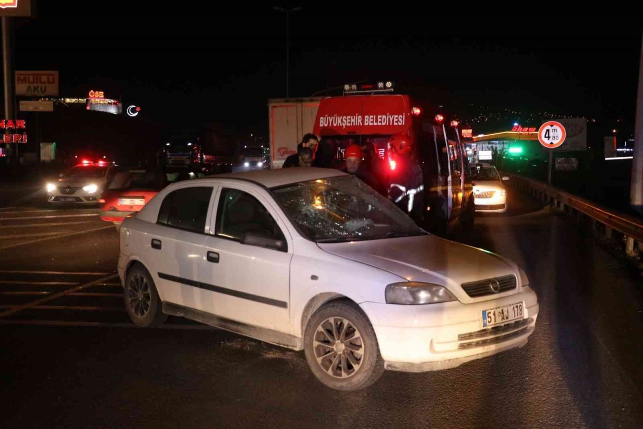 Adana’da tır ile otomobil çarpıştı, otomobil sürücüsü ağır yaralandı