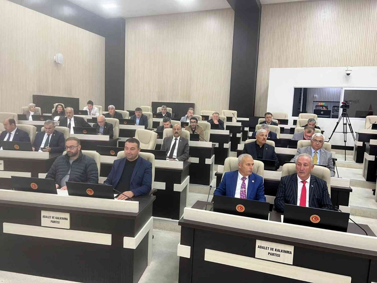 Başkan Çoban: “Hocalar ilçesi hariç sıcak asfalt ile tanışmayan hiçbir ilçe kalmadı”