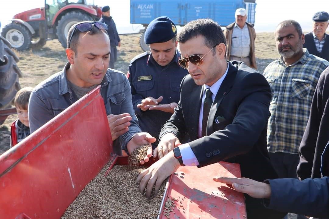 Emirdağ’da sulu ve kuru buğday çeşitlerinin deneme ekimi yapıldı