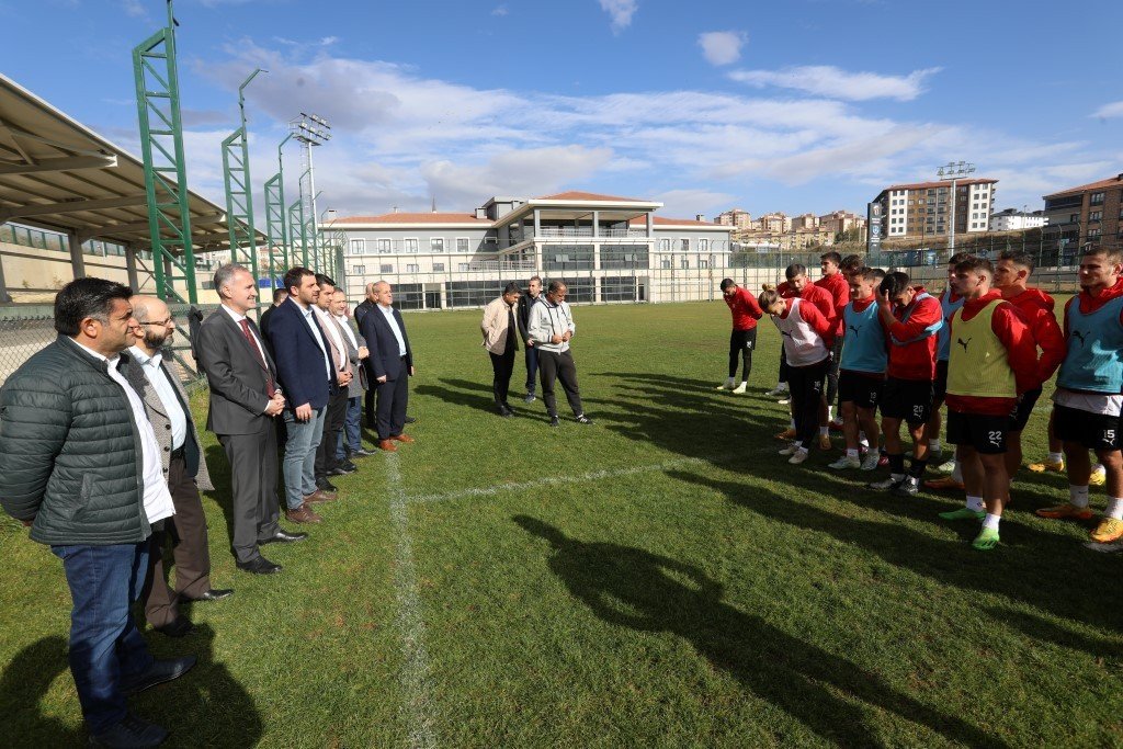 Başkan Taban’dan Sivas maçı öncesi İnegölspor’a moral ziyareti
