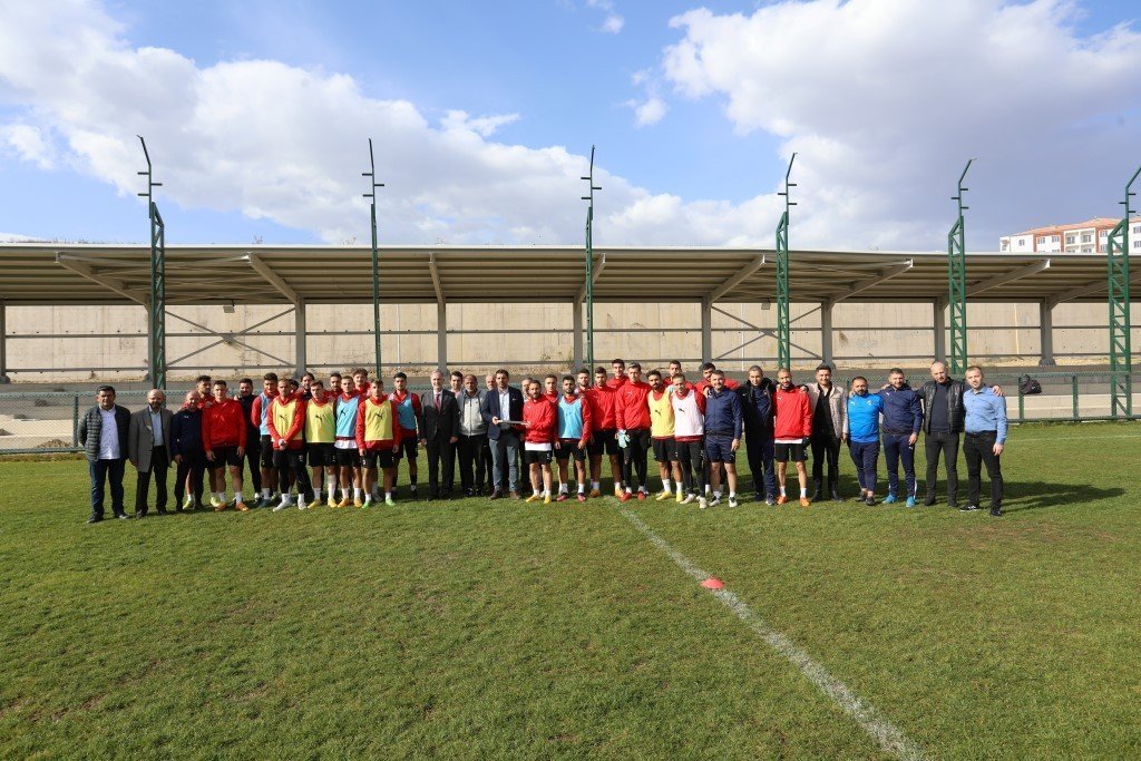 Başkan Taban’dan Sivas maçı öncesi İnegölspor’a moral ziyareti