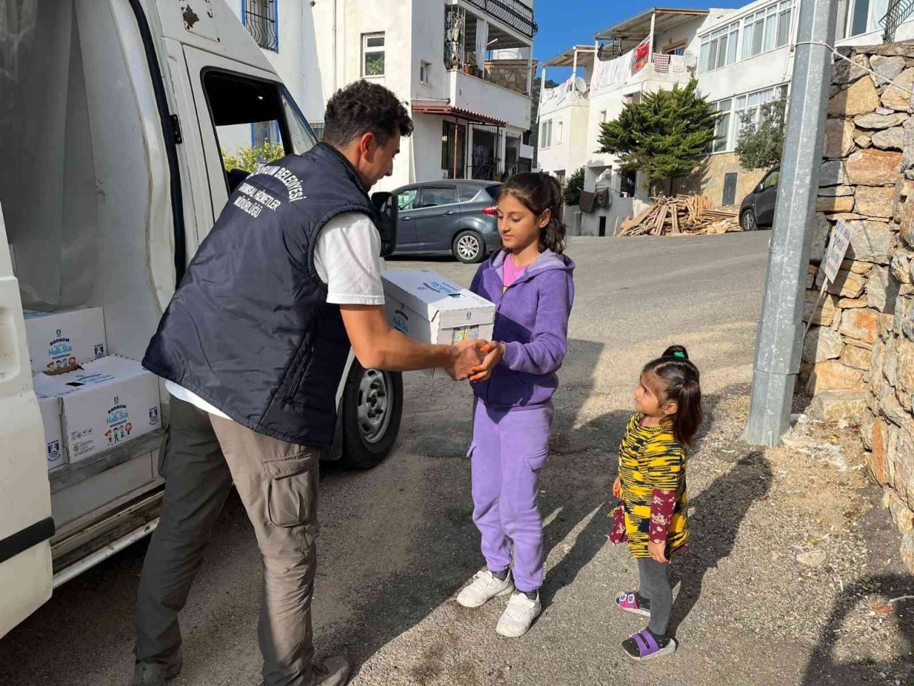 Bodrum Belediyesi ailelerin yanında yer almaya devam ediyor