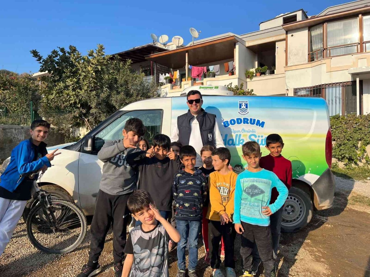 Bodrum Belediyesi ailelerin yanında yer almaya devam ediyor