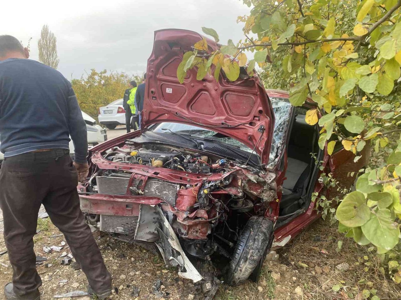 Bursa’da otomobiller kafa kafaya çarpıştı, ortalık savaş alanına döndü