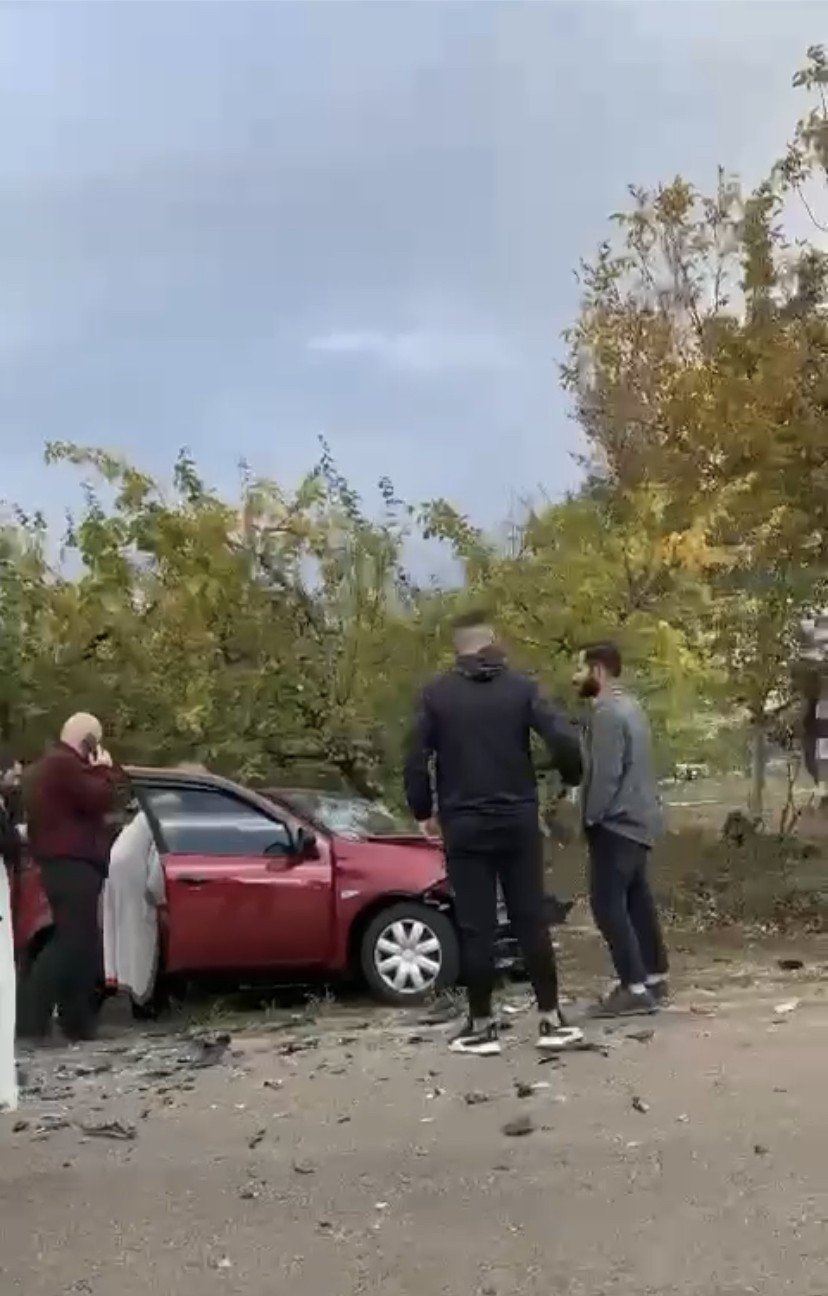 Bursa’da otomobiller kafa kafaya çarpıştı, ortalık savaş alanına döndü