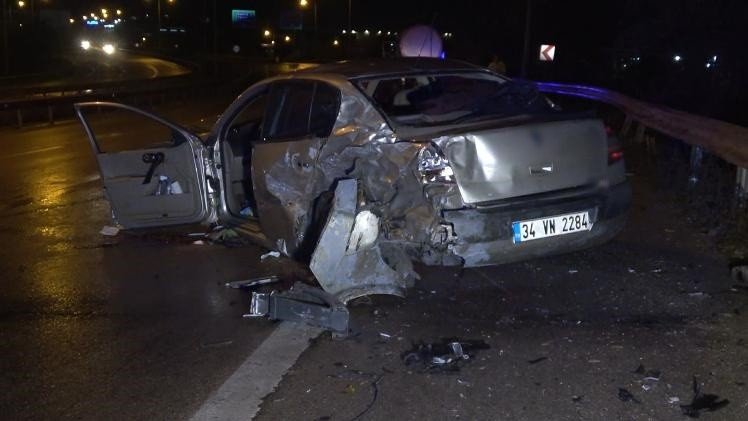 Bursa’da bariyerlere vuran otomobile arkadan gelen TIR çarptı: 1’i ağır 2 yaralı