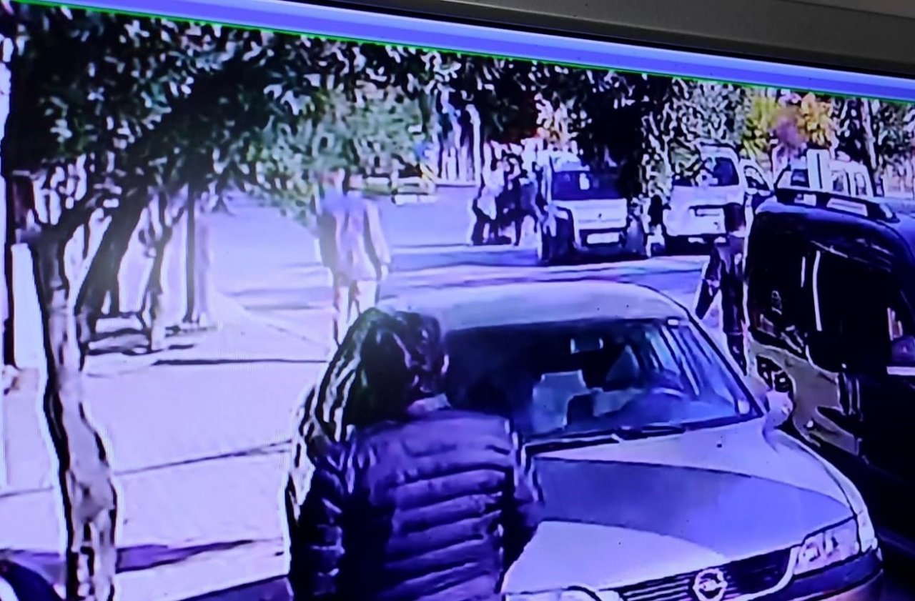 Kaza sonrası caddeyi boks ringine çevirdiler