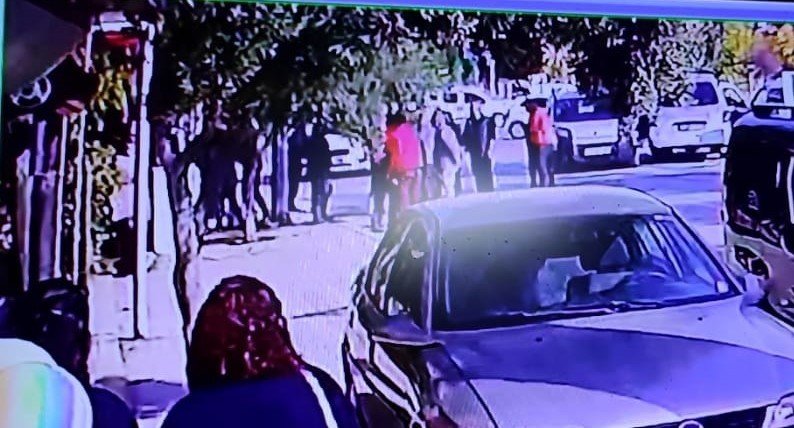 Kaza sonrası caddeyi boks ringine çevirdiler