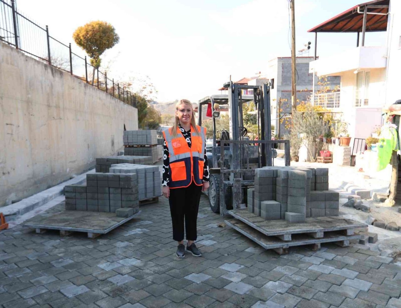 Merkezefendi’de yol ve kaldırımlar modern görünüme kavuşuyor