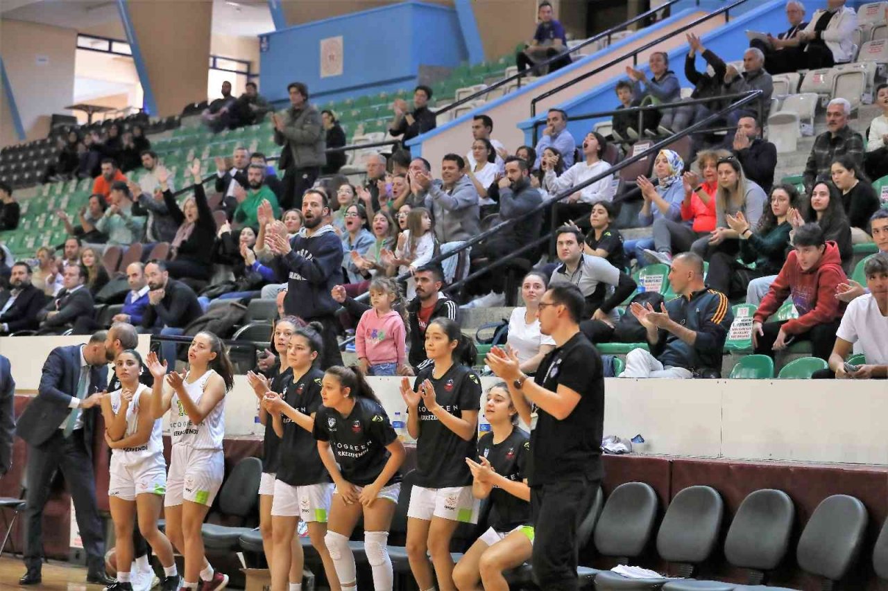 Ecogreen Merkezefendi’nin genç kızları ligde doludizgin ilerliyor