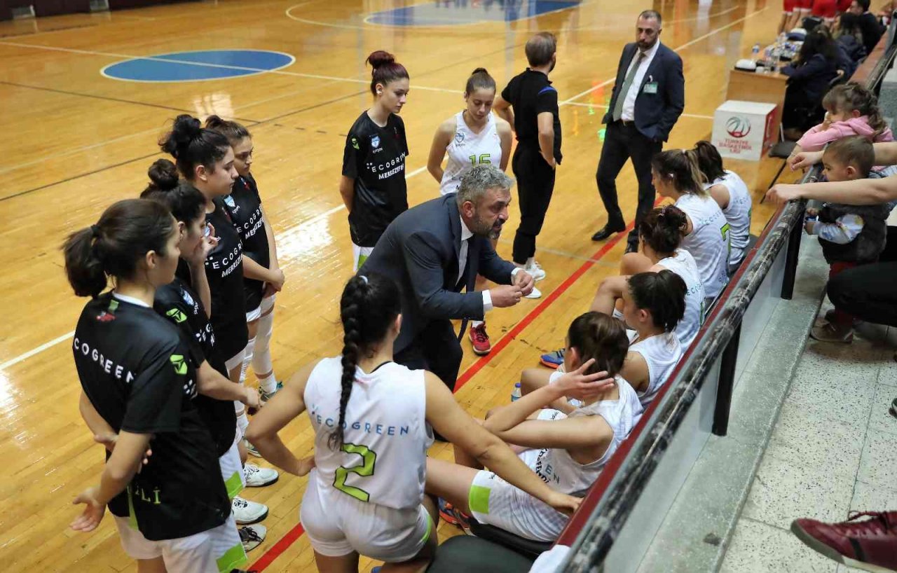 Ecogreen Merkezefendi’nin genç kızları ligde doludizgin ilerliyor