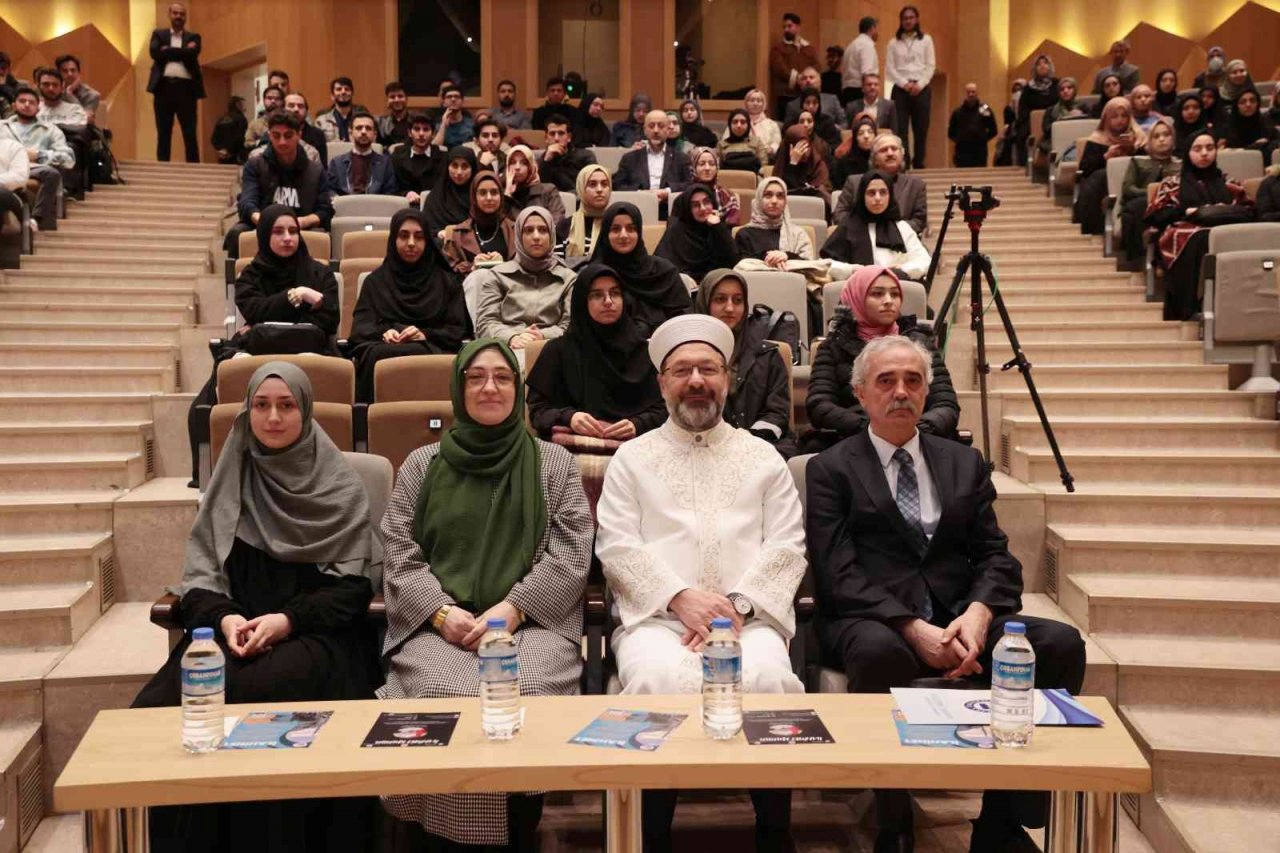 Diyanet İşleri Başkanı Erbaş: “Hurafelerle, aşırılıklarla toplumun zihni bozulmaya çalışılıyor"