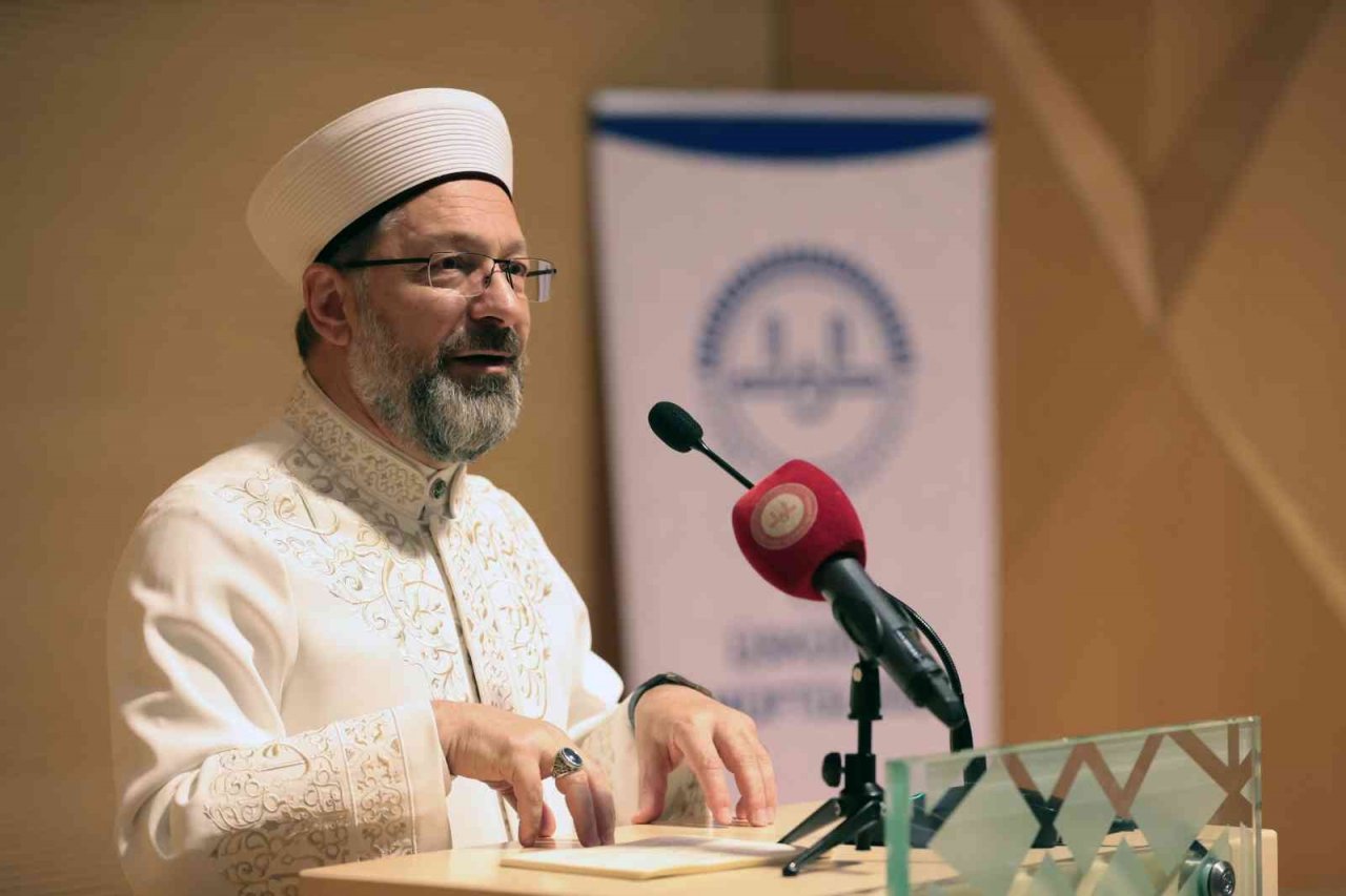 Diyanet İşleri Başkanı Erbaş: “Hurafelerle, aşırılıklarla toplumun zihni bozulmaya çalışılıyor"