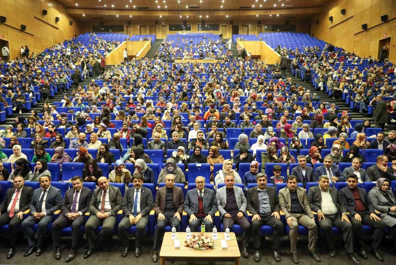 Sezai Karakoç, memleketi Diyarbakır’da unutulmadı