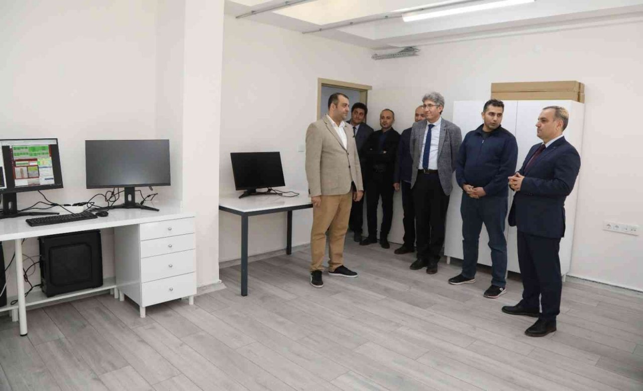 Rektör Altun, Araştırma Merkezleri ve Laboratuvarlarını ziyaret etti