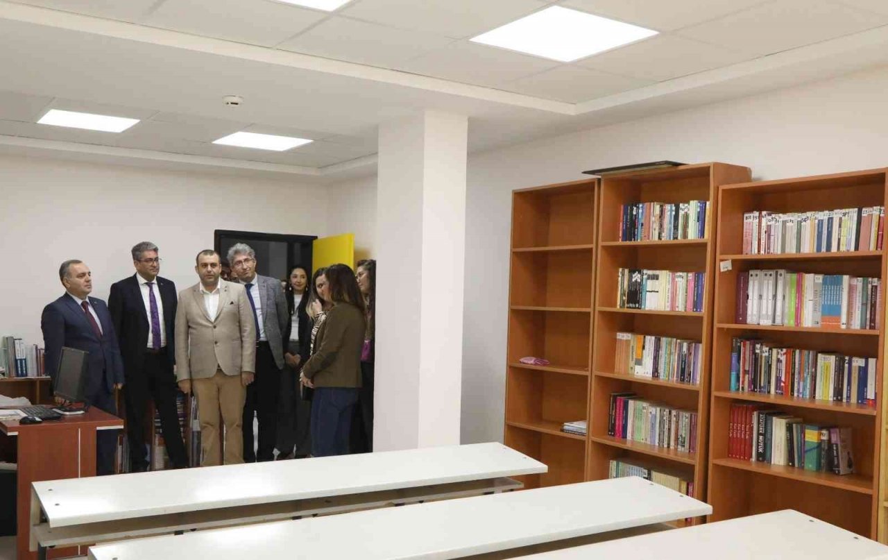 Rektör Altun, Araştırma Merkezleri ve Laboratuvarlarını ziyaret etti