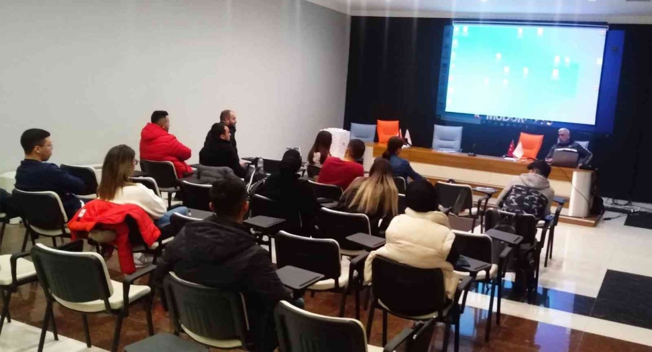 Hentbol hakemleri bir araya geldi