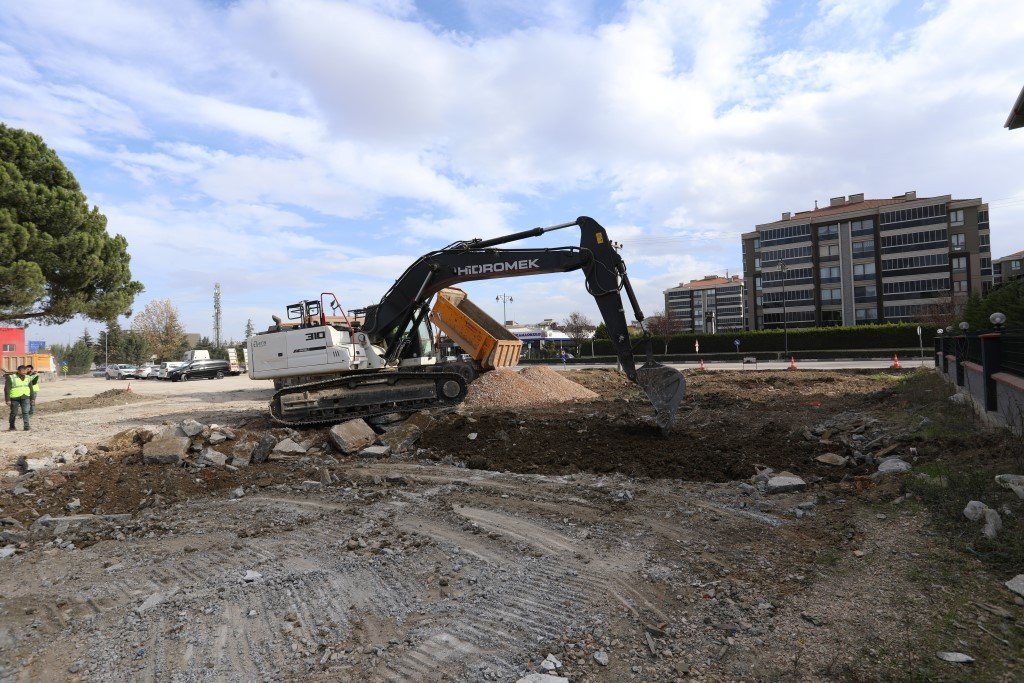 İnegöl’ün batı girişi yeni düzenlemeyle daha güvenli hâle geliyor