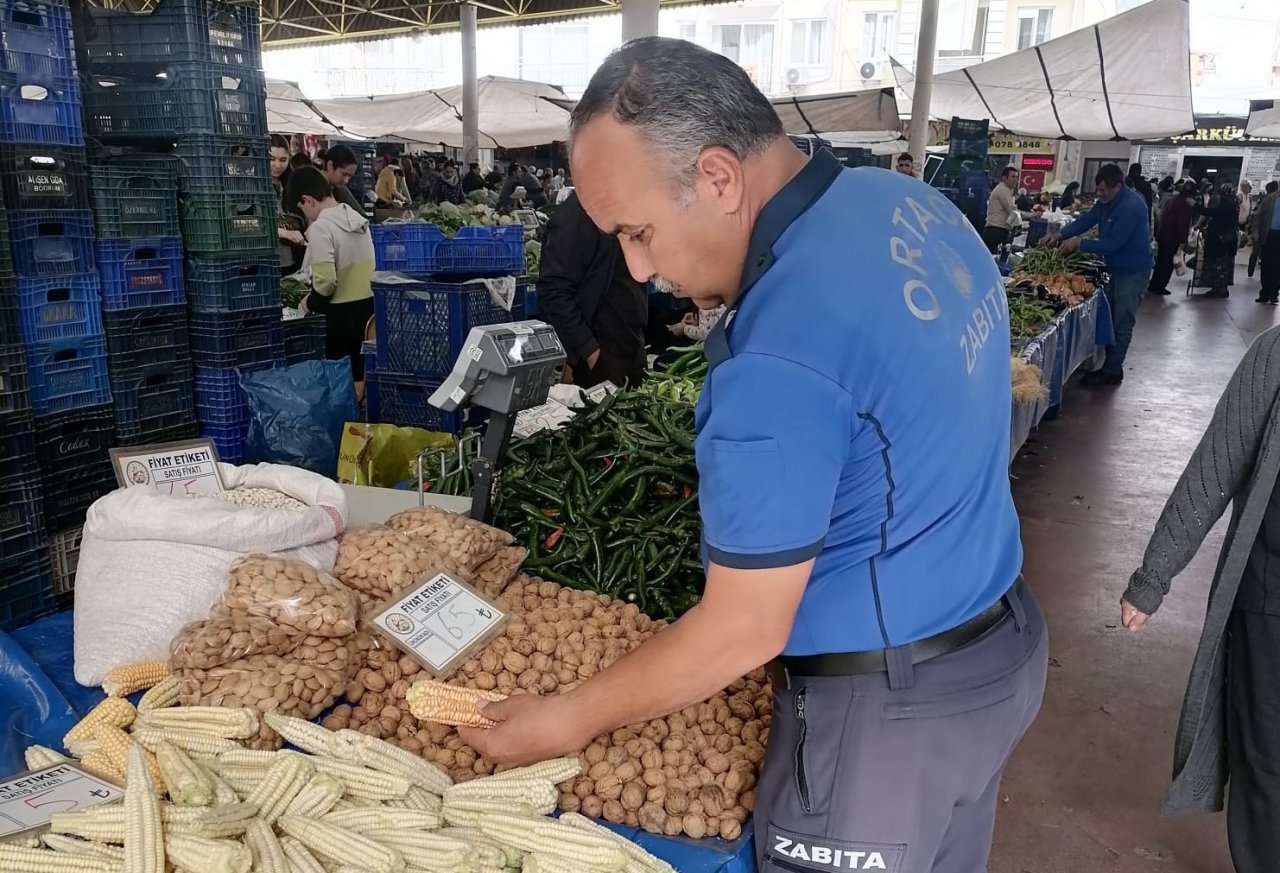 Ortaca Beleediyesi zabıta ekiplerinden pazar yerlerinde fiyat denetimi
