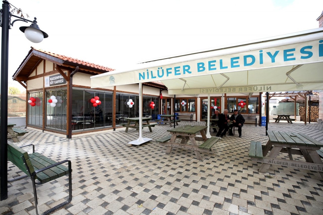 Meydan düzenlemesi ve köy kahvesi Maksempınar’a çok yakıştı