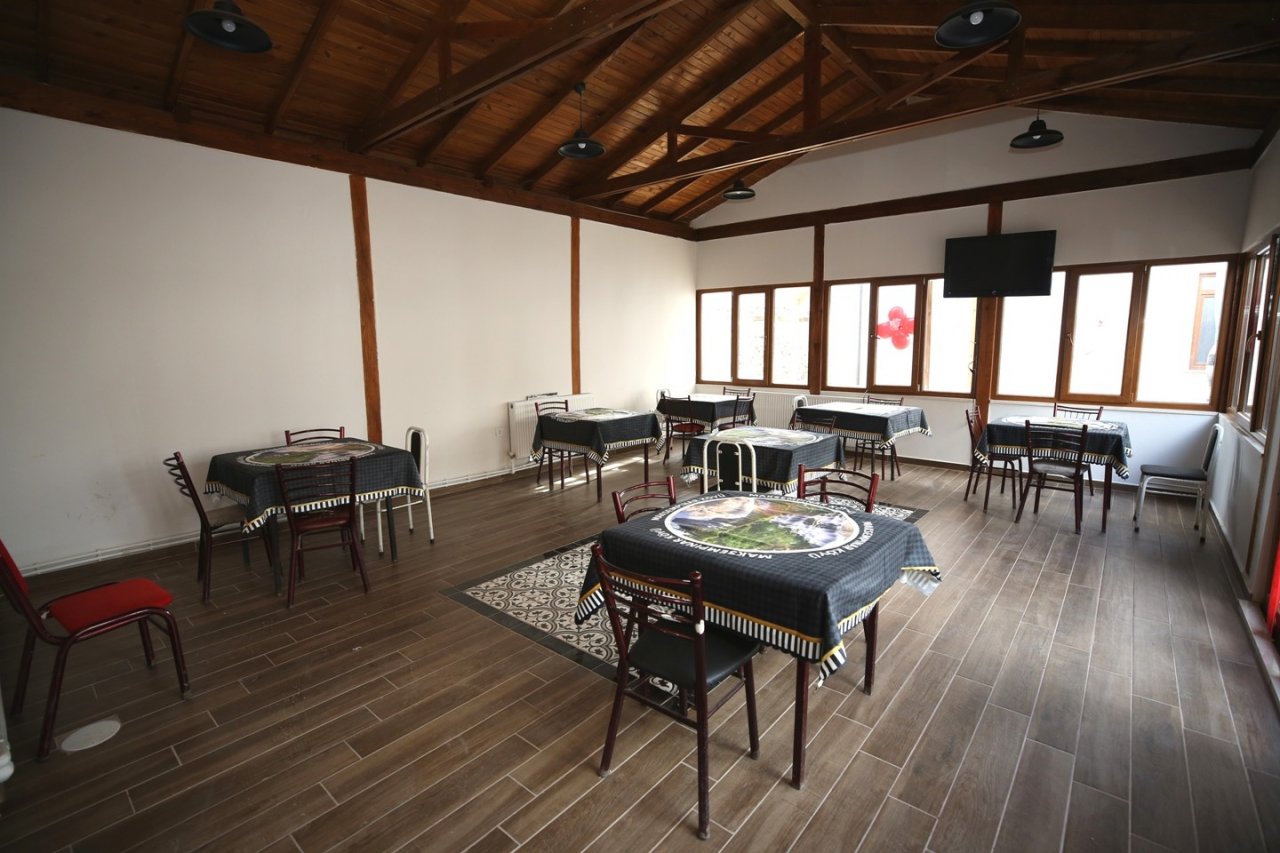 Meydan düzenlemesi ve köy kahvesi Maksempınar’a çok yakıştı