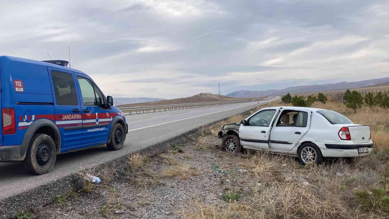 Otomobil yoldan çıktı: 2’si çocuk 5 yaralı