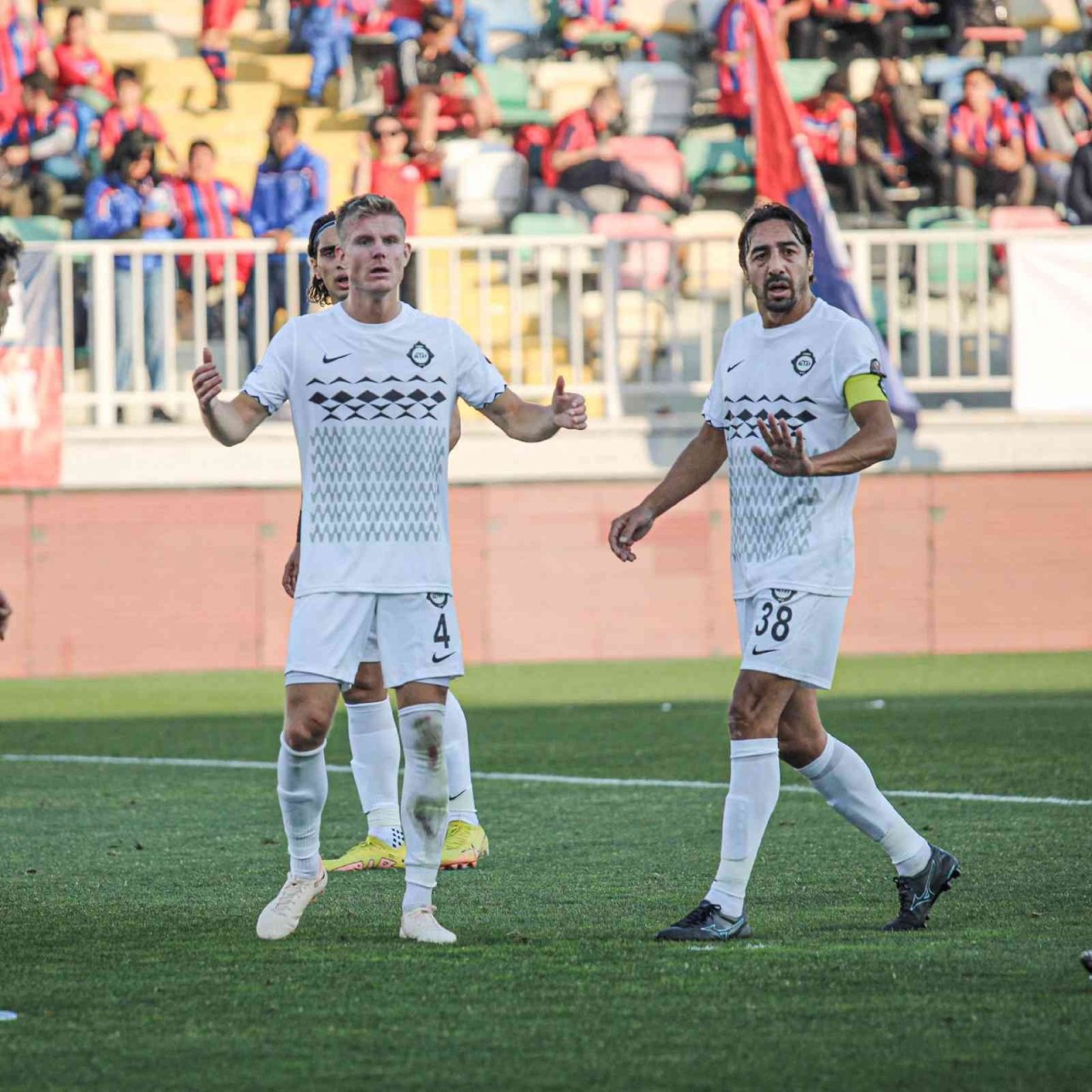 41 yaşındaki İbrahim Öztürk, Altay’ı sırtlıyor