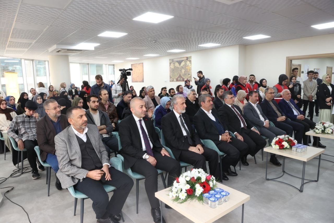 Sultanbeyli’de “Gençlik Akademisi” açıldı